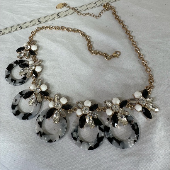 Sparkly goldtone and black accents statement necklace - Picture 4 of 4